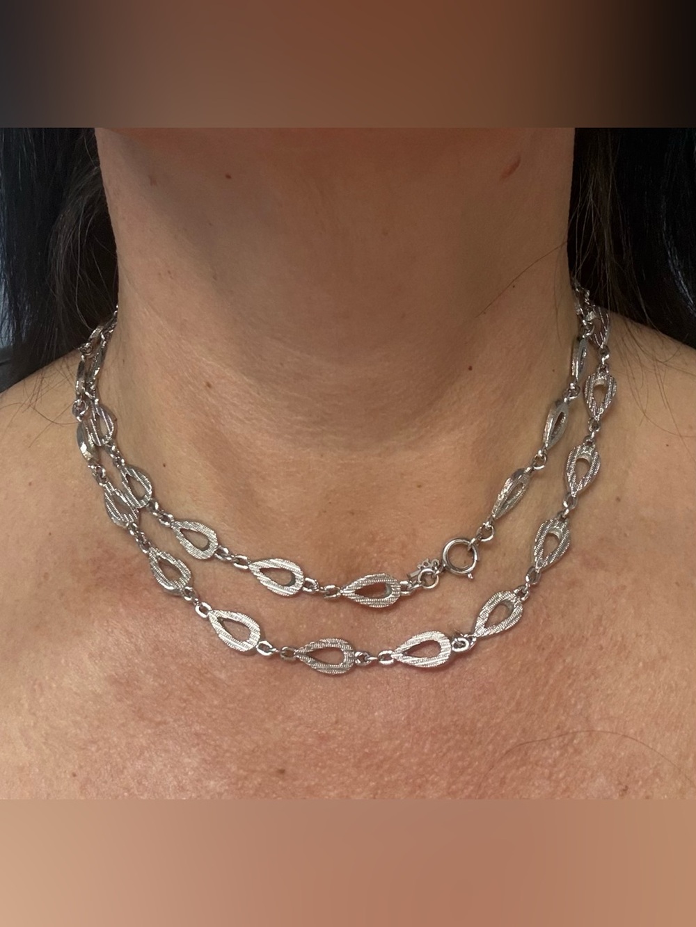 Vintage Signed CROWN TRIFARI Textured Silver Tone TEARDROP LINK Necklace 33”